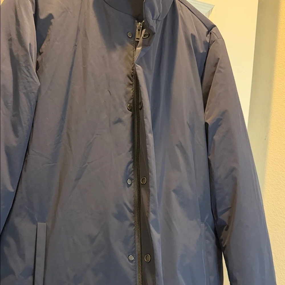 Theory Men's Nylon, a lightweight, crisp, water-resistant jacket navy - Size M